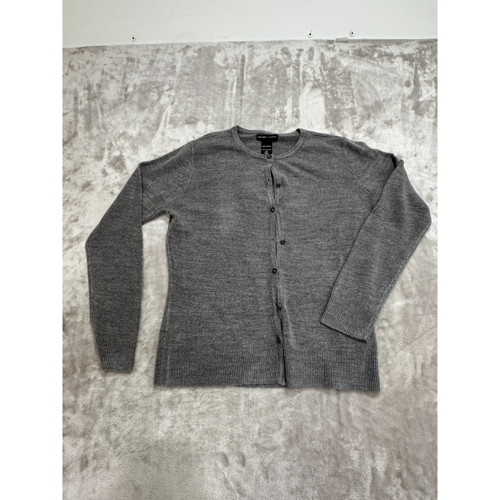 New York & Company Long Sleeve V Neck Lightweight Cardigan Sweater Size Medium